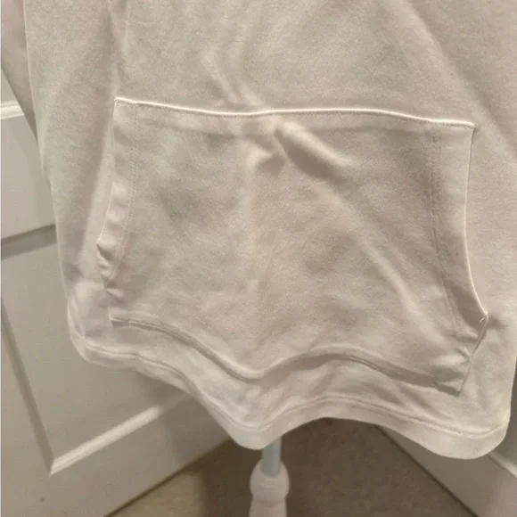 Vineyard Vines Women's white cotton pullover sweatshirt
Size XL - Picture 4 of 7